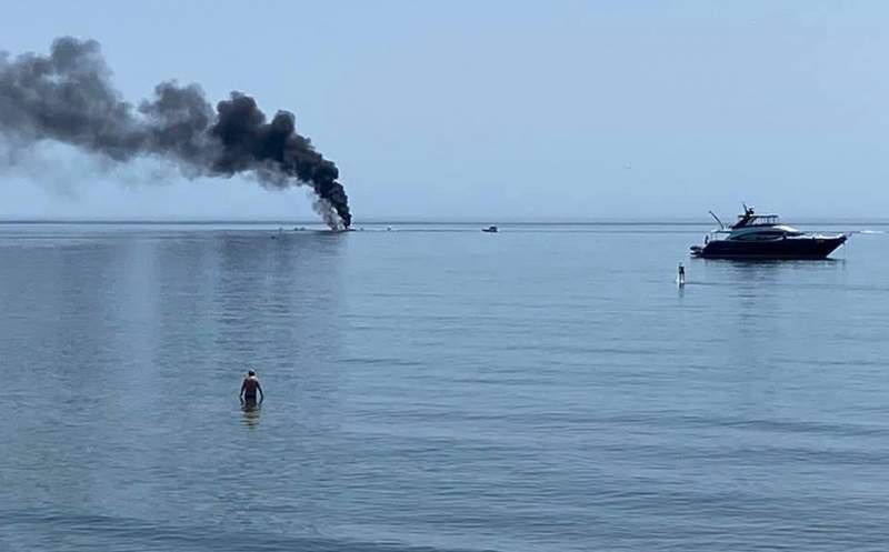 Drug Traffickers Set Fire To Boat Off Marbella Beach After Police Chase