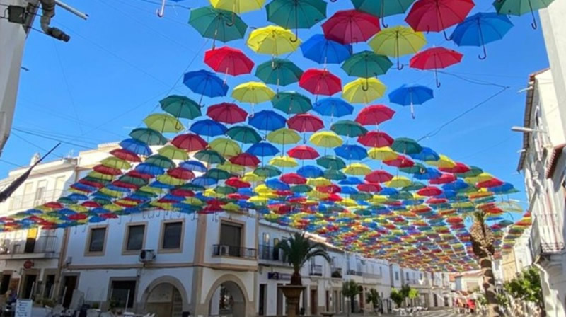 Malpartida de Cáceres Town Square Has 1500 Umbrellas In Place