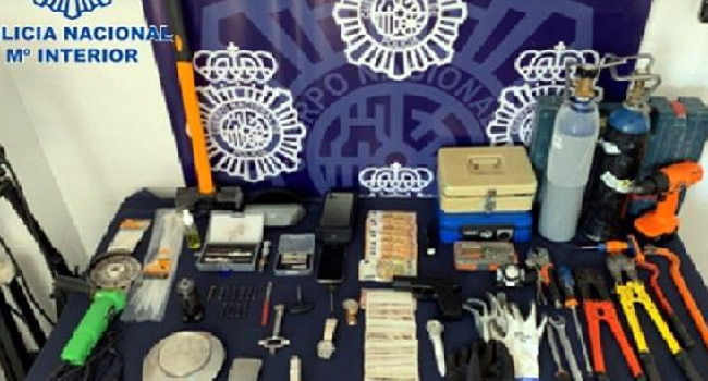 Three People Arrested For Stealing Electronic Till From Fuengirola Shop