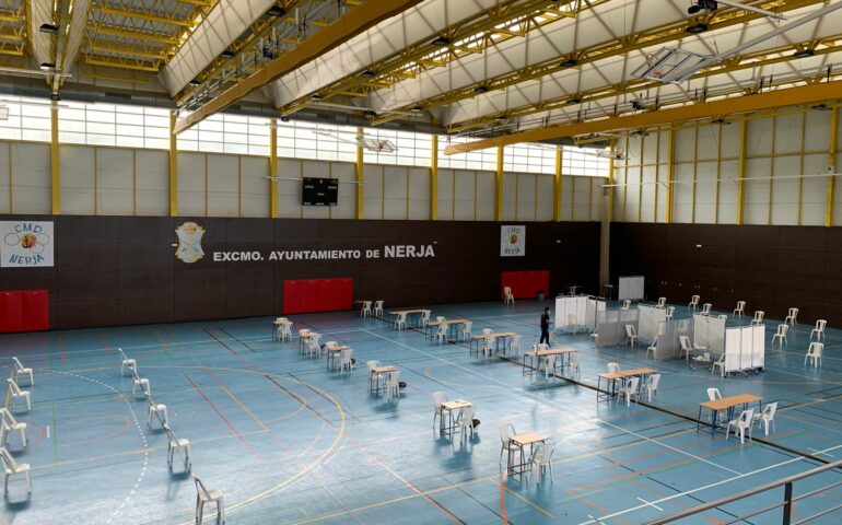 Sports pavillion adapted for mass screening in several Axarquia towns