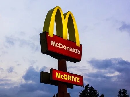 Piers Morgan Vows To ‘Buy 1,000 Big Macs’ after Vegans Blockade McDonalds