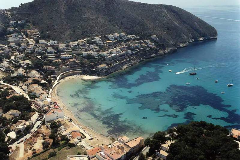 Buoys protect the Moraira seabed