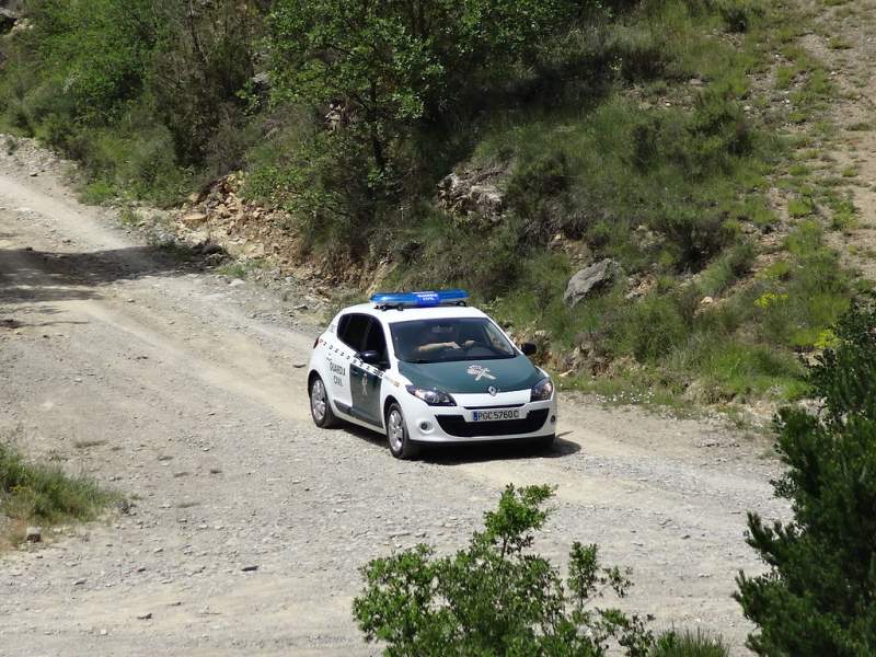 Guardia Civil investigating a suspect in the Guejar Sierra forest fire