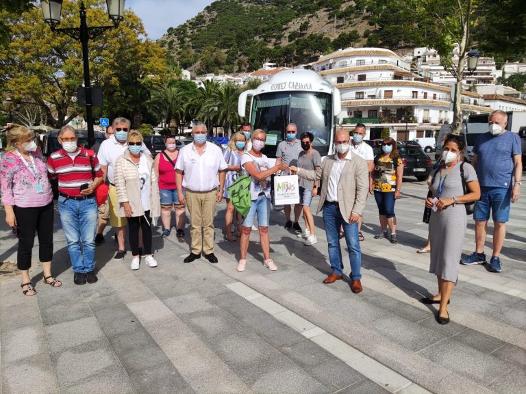 The First Tourists From a Cruise Arrive In Mijas