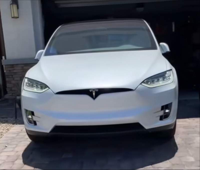 10-Month-Old Baby Accidentally Buys €8,400 Upgrade for Tesla Car