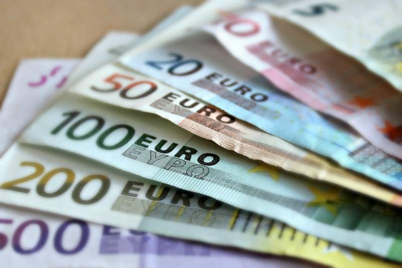 Man Steals €100,000 from Sister-in-law and Replaces with Paper Clippings