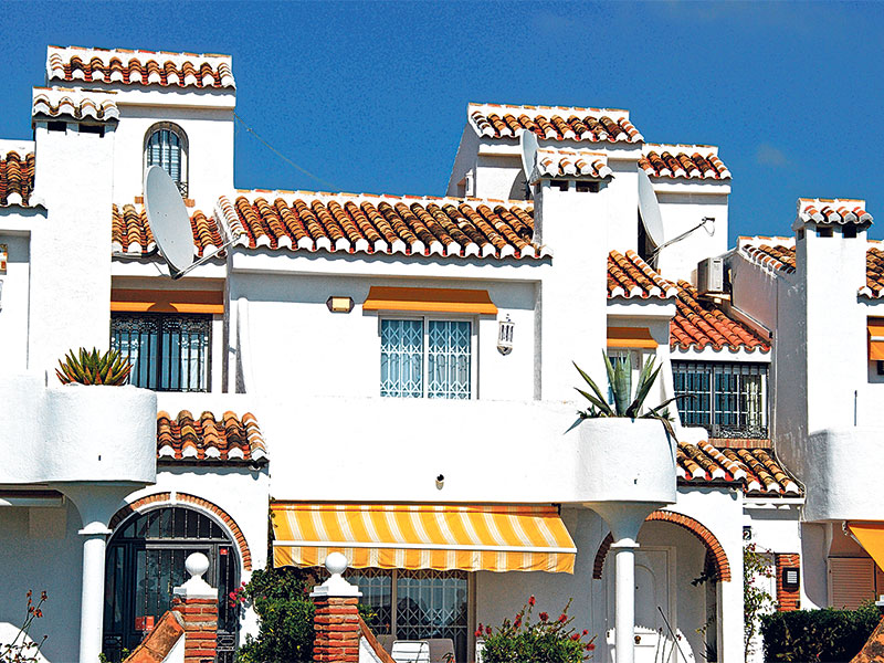 Joint property ownership and living in Spain