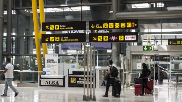 Spain's Barajas Airport Receives 16 Colombian Flights WITHOUT Health Checks Despite Dangerous Covid Strain