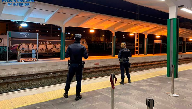 Man On Train In Pamplona Undresses And Threatens Passengers