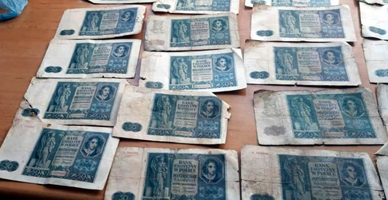 Farmer In Poland Discovers Half A Million Second World War Zlotys In His Barn