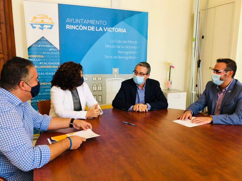 The mayor of Rincón remodels the government team