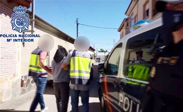 Jihadist arrested with hundreds of manuals on explosives and poison making in Spain