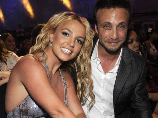 Britney Spears’ longtime manager Larry Rudolph resigns as singer ‘intends to retire’