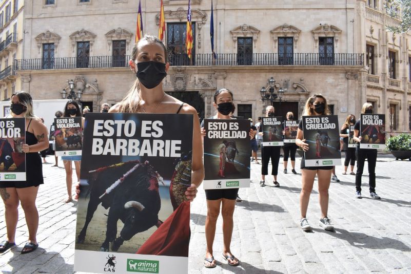 Protesting against bullfighting in Mallorca