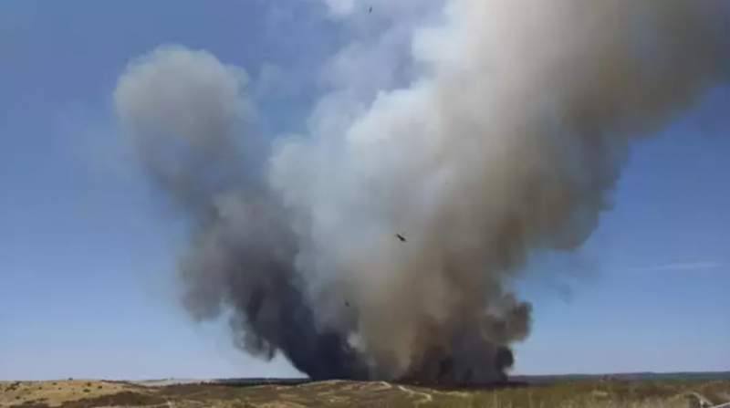 Forest blaze in the Huelva municipality of Villarrasa fought by 120 firefighters and 15 aircraft