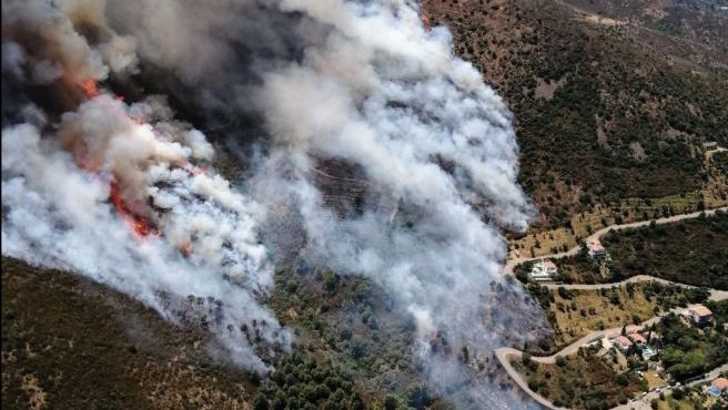 High weekend temperatures ignite raging forest fires across Spain