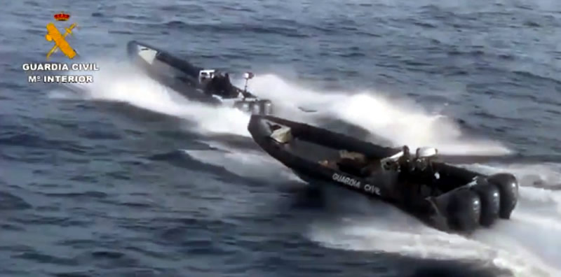 Watch the Guardia Civil catch a narco boat in the Strait of Gibraltar