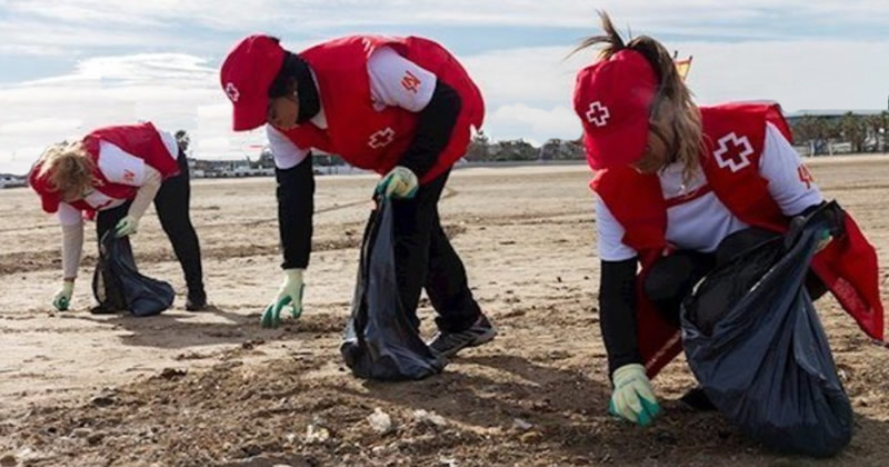 Red Cross Volunteers clean up beaches of Almeria province
