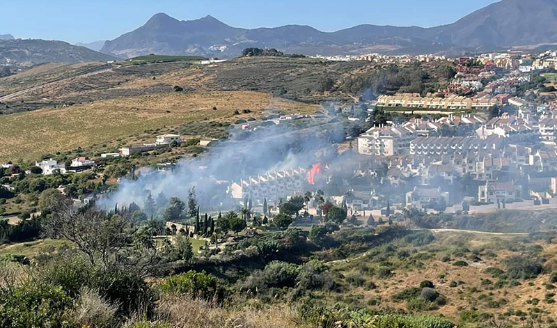 Manilva scrubland fire sees more than 300 evacuated