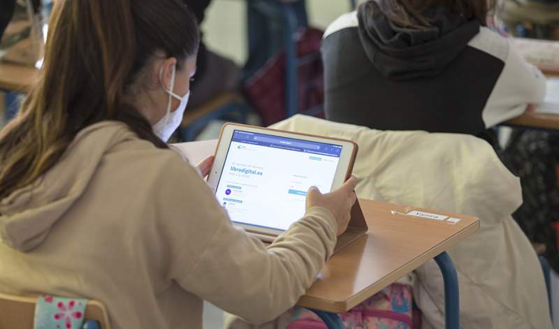 Andalucia distributes almost 100,000 devices in over 3,800 educational centres