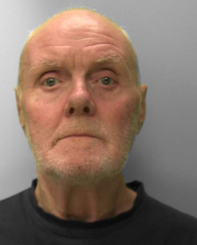 Bungling Bank Robber leaves empty handed after cashier struggles to read his handwriting