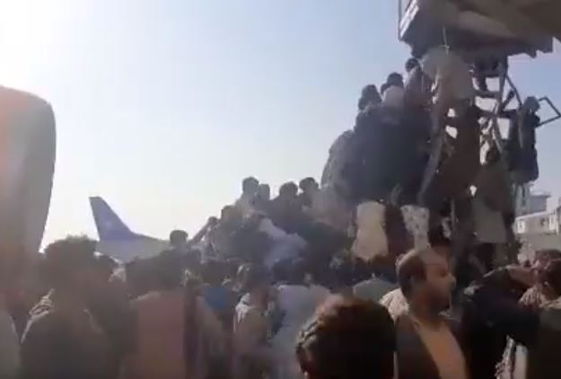 Chaos at Kabul Airport as hundreds stampede runways