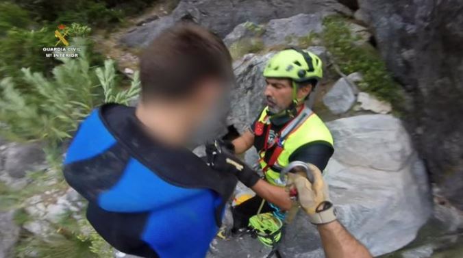 Helicopter rescue for pool hopping adventurers in Spain