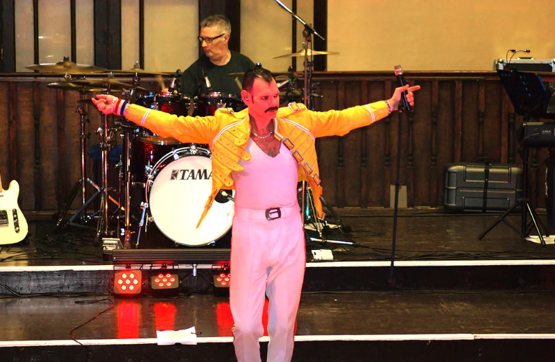 Gary Goodmaze an exceptional Freddie Mercury Tribute