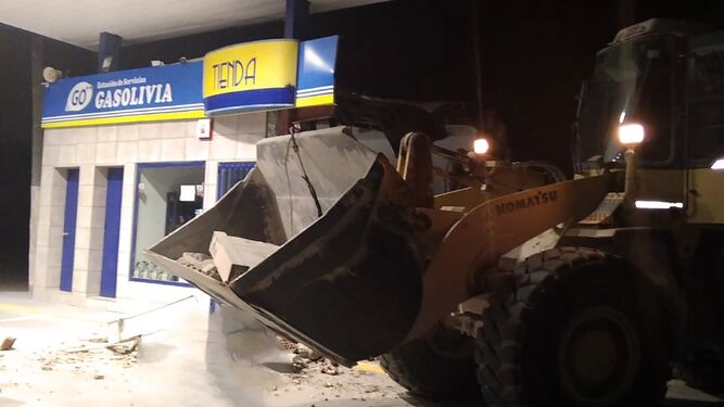 Robbers partially destroy petrol station with a JCB but flee without the cash