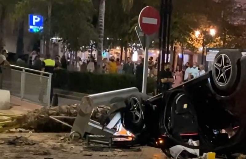 Watch the video aftermath after a Cyclist was killed by a speeding car on Fuengirola Paseo