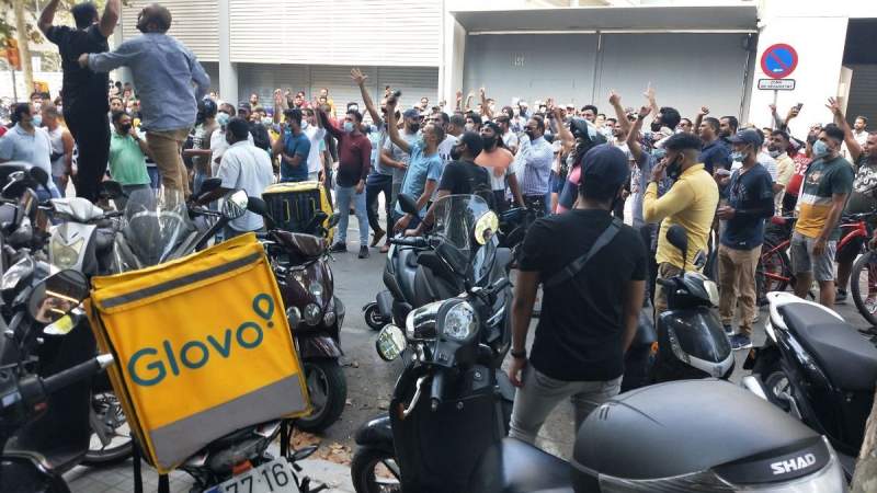 Glovo delivery drivers stage fourth day of protests in Barcelona over lower pay