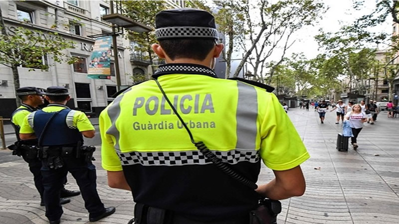 Thief pushed off his bike by a Barcelona police officer has died