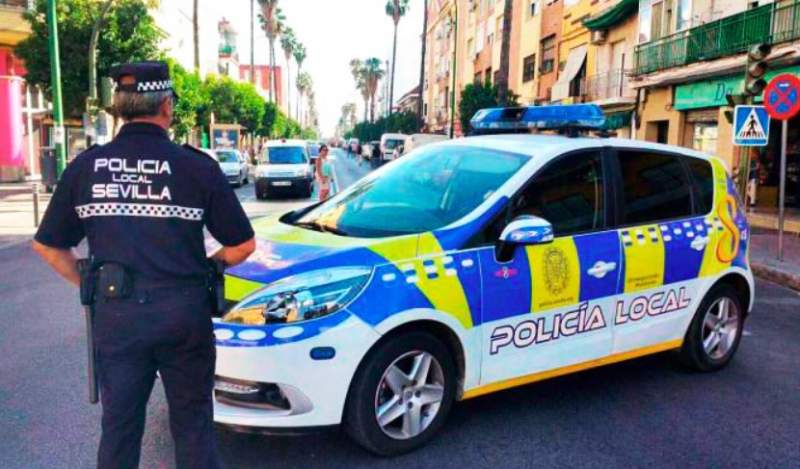 Sevilla mayor voices support for two Local Police officers convicted of murdering a robber