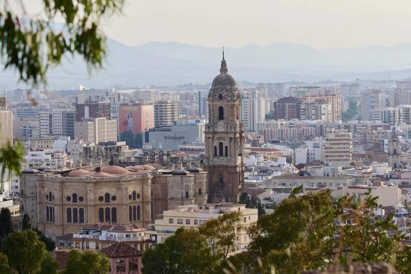 Malaga protests against the summer tourist business opening hours