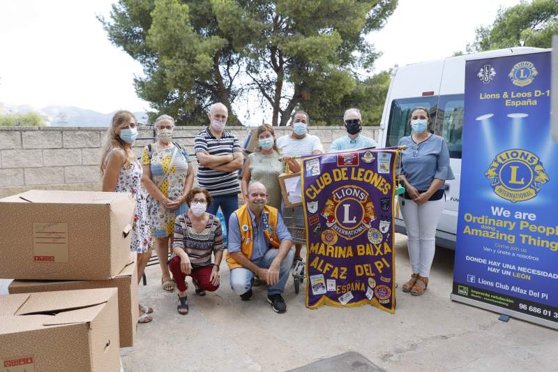 Lions share ALFAZ’S Lions Club has presented 52 boxes of clothing and clothes rails to Antonio Viso, president of the local Social Volunteers association. Esteban Velez of ATM Kitchens had donated the clothes to the Lions, who wanted to pass on the items to assist vulnerable local families in Alfaz. Port repairs FOUR HUNDRED metres of Altea port’s eastern arm, which suffered extensive damage during a succession of winter storms, will be reinforced with 120 concrete cubes each weighing between 25 and 32 tons. These will be cast at the port itself to prevent traffic jams and holdups during delivery. Class conflict THE regional government has not yet completed work on the Music and Dance Conservatoires in the new Cultural Centre. On reopening on September 23, the Dance school will be able to reoccupy its former temporary premises although the town hall is still seeking a location for Music classes. Street wise THE Defendamos Calpe political party called for a roadmap legalising street sales so that vendors were no longer marginalised. This would need input from the town hall as well as all those likely to be affected by the proposed changes, including local shops and businesses, the party said. More aid DENIA town hall has been left with €850,153 remaining from its €2.290 million “Parentesis” fund to help businesses hit by the Covid pandemic. Municipal sources revealed that the local government will distribute this amongst those who had received earlier aid and are able to provide proof of outgoings. New school WORK began on Villajoyosa’s new €6.9 million Gasparot infants and primary school. The project is included in the regional government’s €27.4 programme for six La Vila schools, ensuring that none of the prefab classrooms inherited by the local government remain when the 2022-2023 school year begins.