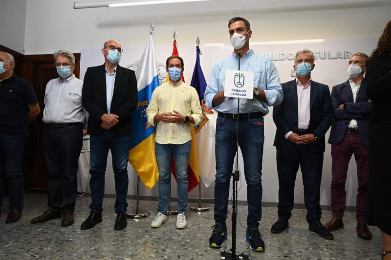 Sanchez announces the first steps to declare an emergency zone on La Palma