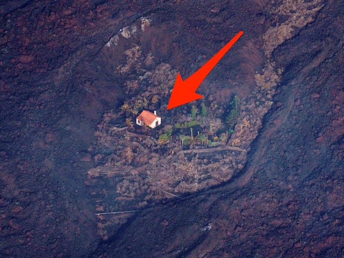 World's 'luckiest house' miraculously survives red-hot lava stream from La Palma volcano