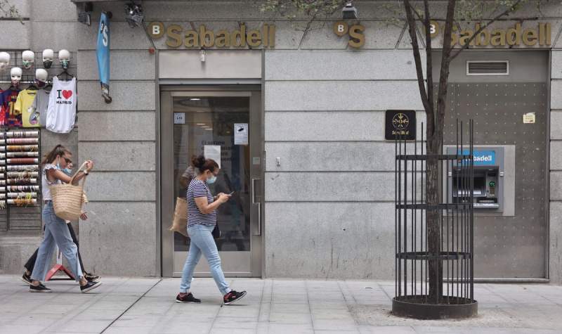 Banco Sabadell announces the closure of 320 branches