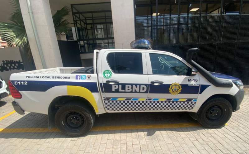 Benidorm local police get semiautomatic defibrillators to help save lives