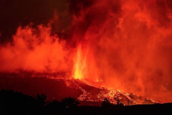 10,000 people to be evacuated after La Palma's Old Summit erupts