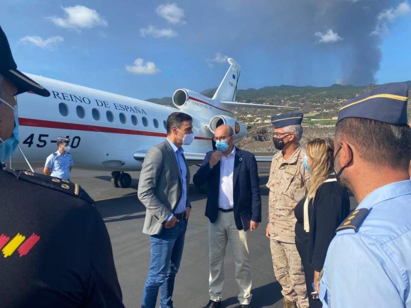 Sanchez arrives back in La Palma to accompany King and Queen