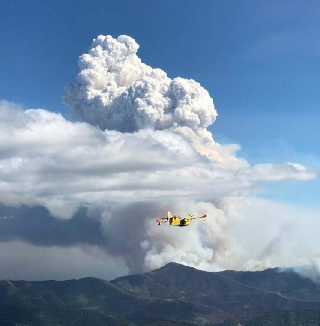 Sierra Bermeja fire stills burns as giant ash cloud covers the area