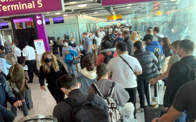Technical issue shuts down e-gates at all UK airports