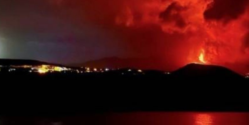 Lava flow from La Palma volcano has hit the town of Todoque