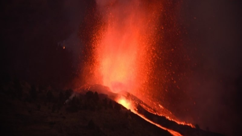 La Palma: canceled flights, more evacuations and a new eruptive mouth