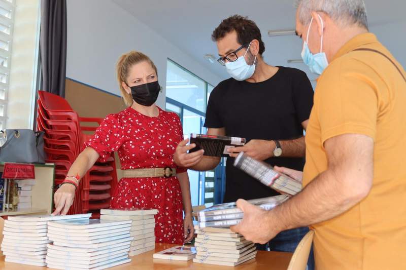 Mijas schools receive 2,000 free books