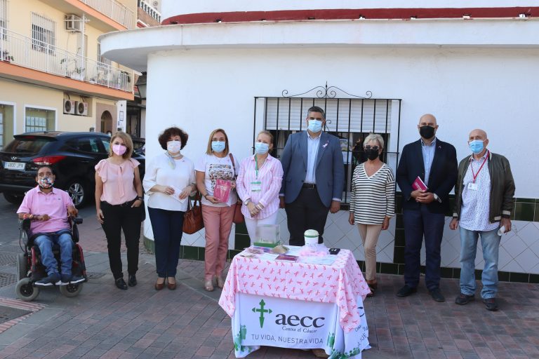 Mijas covered in pink ribbons to commemorate world cancer day