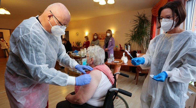 Andalucians aged 60 to 64 can now get their third vaccine