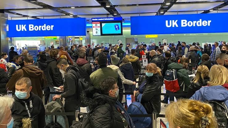 Christmas chaos at Heathrow as thousands forced to queue at passport control