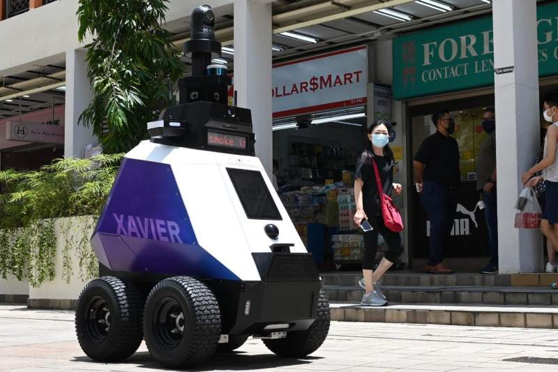 Robo-Cop patrols Singapore